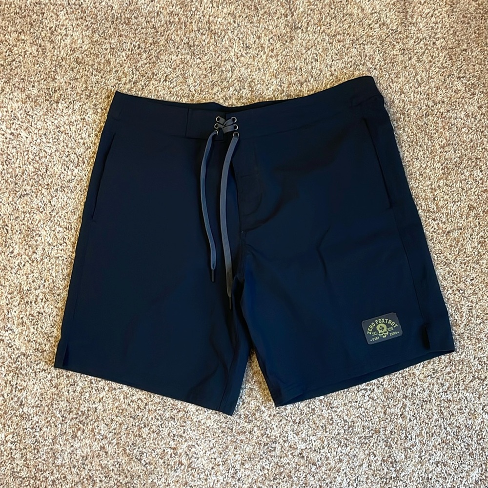 Zero Foxtrot shorts, men’s XL, black.